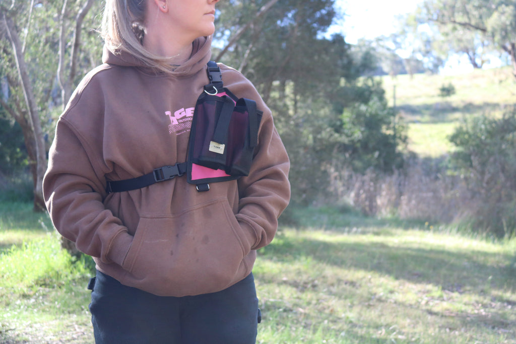Radio/UHF Holster Tage outdoors