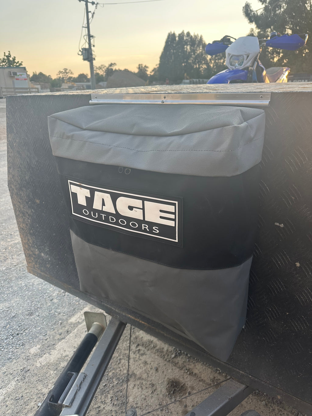 Track Mounted Dirty Gear Bag Tage outdoors
